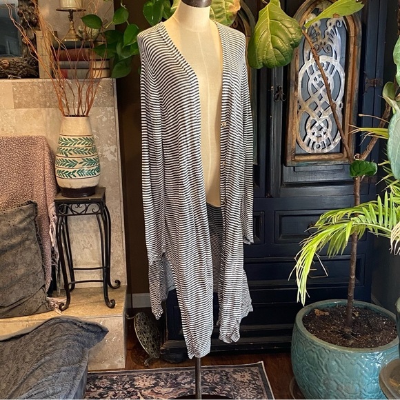 The Loft Thin Knit striped plus size duster cardigan. Sage green & cream. - Picture 5 of 13